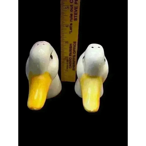 Vintage White Ceramic Cute, Quirky Duck Head Salt And Pepper Shakers - Picture 13 of 13